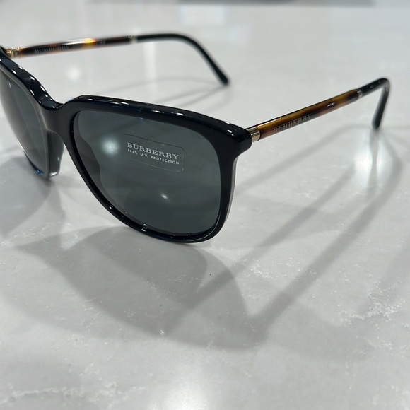 NWOT [Burberry] Women’s Sunglasses BLACK TORTOISE B4139 3001/87 with Case - Picture 3 of 6